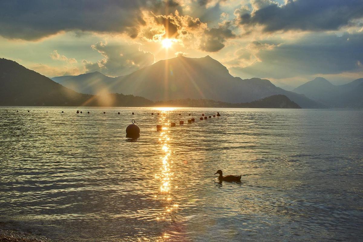 Window On The Lake Varenna Luaran gambar